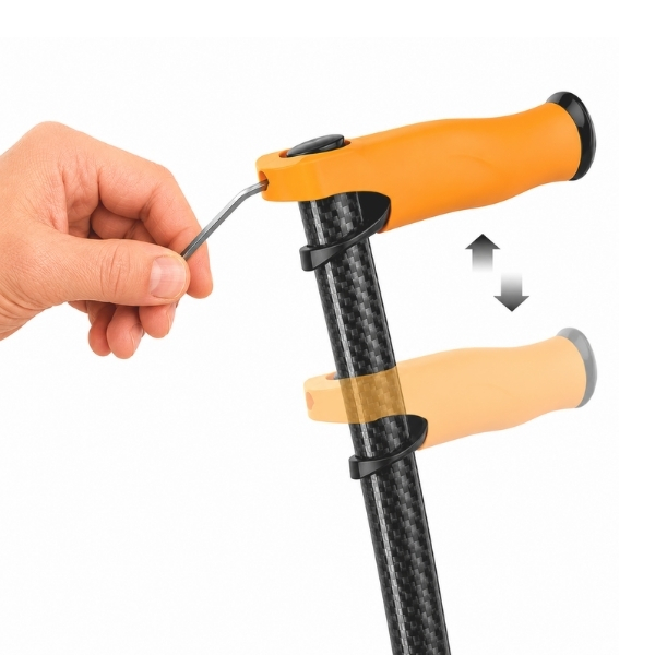 /es/bastones-imagenes/Baston en fibra de carbono con mango ajustable