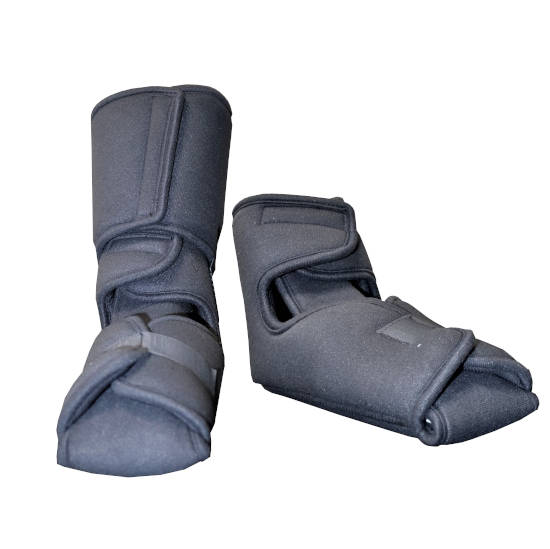 Protective inner lining for short walking boot